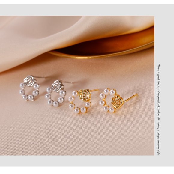 Flower Studs Earrings with Pearls, Tiny cute pearl - Picture 1 of 10